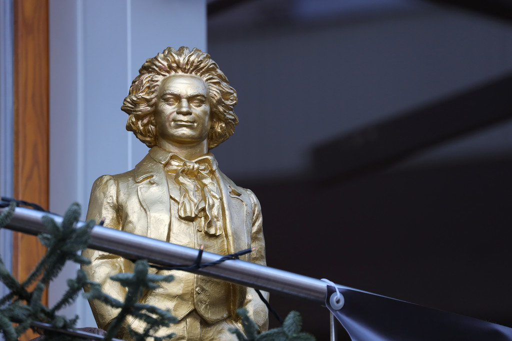 altoynitido's tweet photo. #Beethoven250 Sinfonía No. 3 #Opus55. Había compuesto ya la Marcha Fúnebre (2o. mov. de esta obra) cuando borró el título de Bonaparte de la portada? Seguramente. Entonces, qué sentido tiene este fragmento? El borrón le otorga uno retroactivo. El cadáver del ideal napoleónico... https://t.co/WgYQA2sNhH
