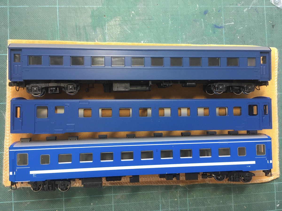 ジェイズ の #青20号 がほとんど #青15号 で草www。上からKATOスハ43