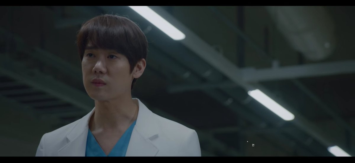 These shots in the preview got us overthinking... it turned out that it was just him getting dismissed by his mother. Boy, get used to is... she has a new favorite child now. What other way to start an episode but to get us clowned?!!  #HospitalPlaylist