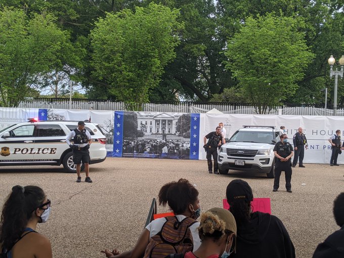 View image on Twitter