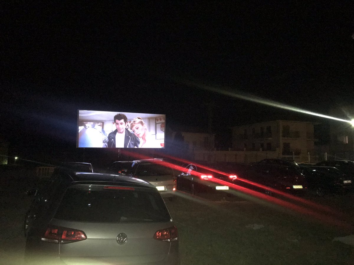 Estupendo estreno del #Autocine de #ElBarcoDeAvila con #grease ! <a href="/Proyecfilm/">@proyecfilm</a>