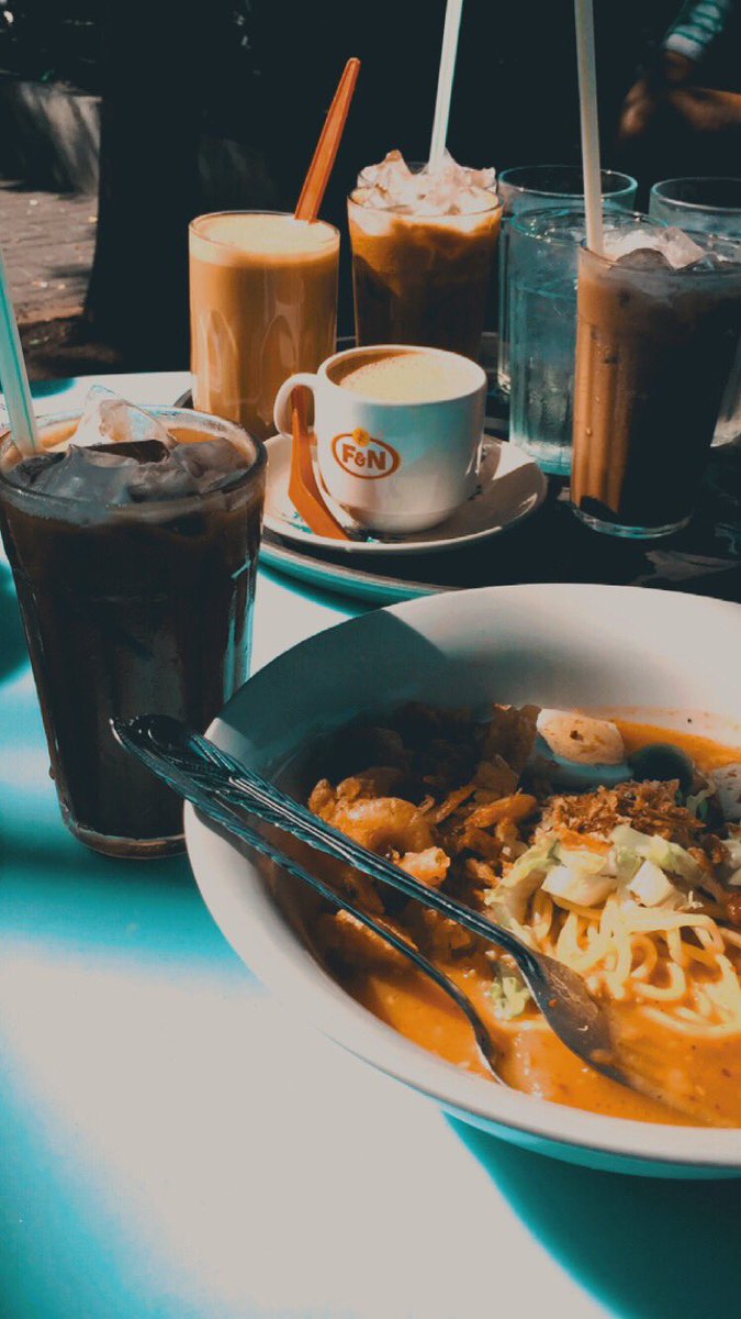 NashHamzah's tweet photo. How deep is your love? Arghhh rindu breakfast @ Ipoh! The highway breeze &amp; mist, pasang playlist Coldplay all the way from KL to Tol Ipoh Selatan 😍 Btw, stay safe gais! https://t.co/0CAEgwmqUW