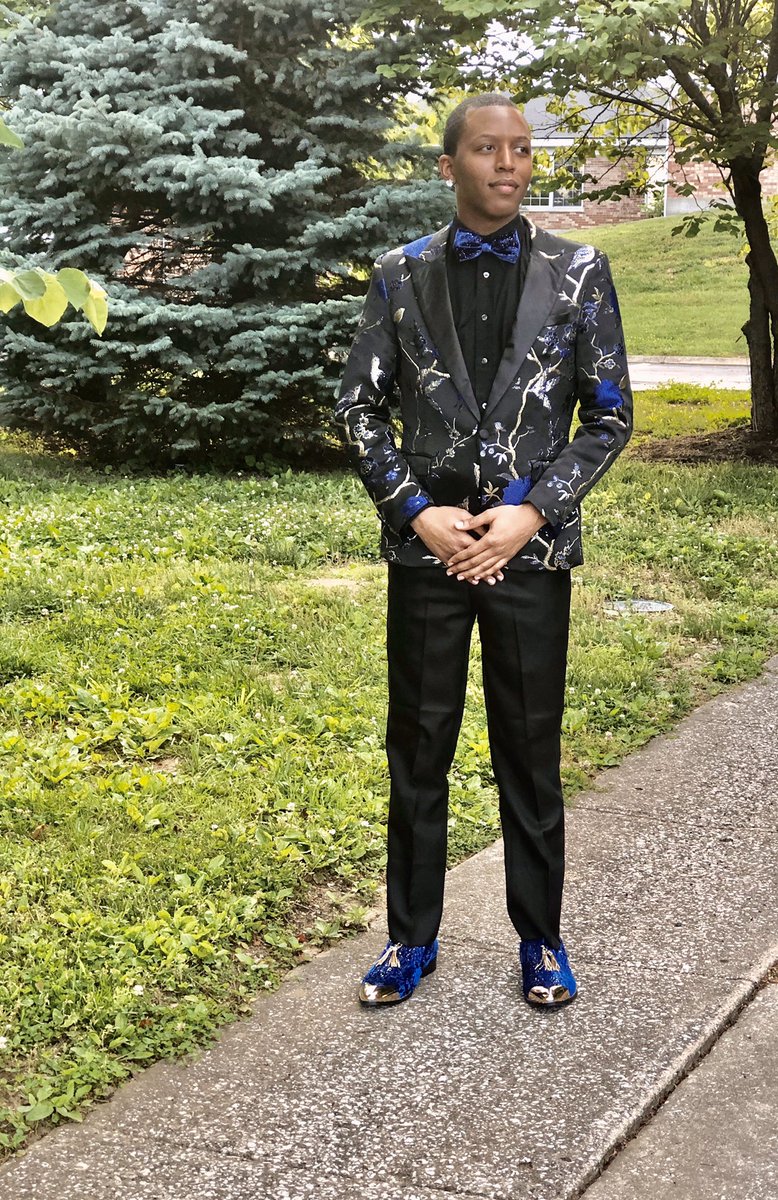 talkswithtrell's tweet photo. Fresh Outta Quarantine 🔥!
•
•
•
#explore #explorepage #blackboyjoy #quarantine #quarantinequarantinequarantine #blackmeninsuits #dapper #dappermab #phibetasigma #1914 https://t.co/NWEqamtpZD