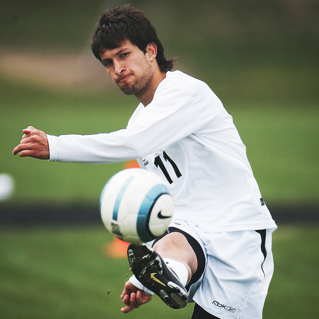 aleaguemen's tweet image. He started out as an inaugural player of @gomvfc and turned into a Hyundai #ALeague stalwart with @WgtnPhoenixFC and @AdelaideUnited 💪

Enjoy some vintage Vince Lia photo action 📷

#PlayerEvolution