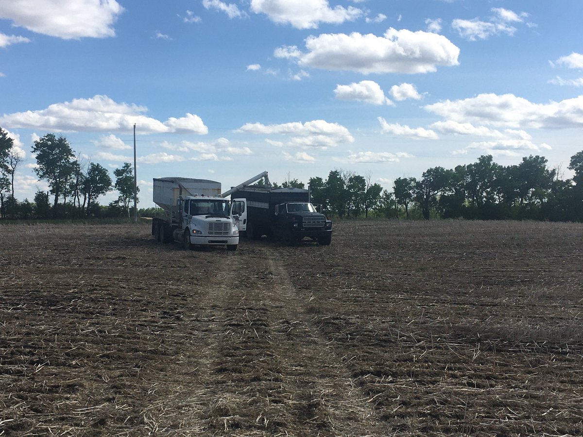 ArvelLawson's tweet photo. One of the handiest services on our farm.👇🏻 Fertilizer delivery. #keeperrolling https://t.co/y7qYvaEUOg
