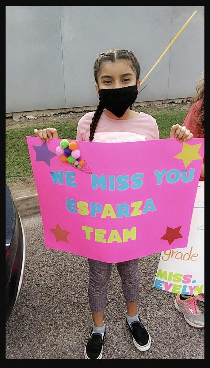 Eveeelynhdz's tweet photo. ¡Muy feliz de ver a mis alumnos de nuevo! My students now doing to 5th grade, THANK YOU to all educators! #carparade #DualLanguege @esparzabilingue @NISD @GGarcia198 @KypurosLisa #teacherlife #4thGradeDual https://t.co/0TXFWvI416