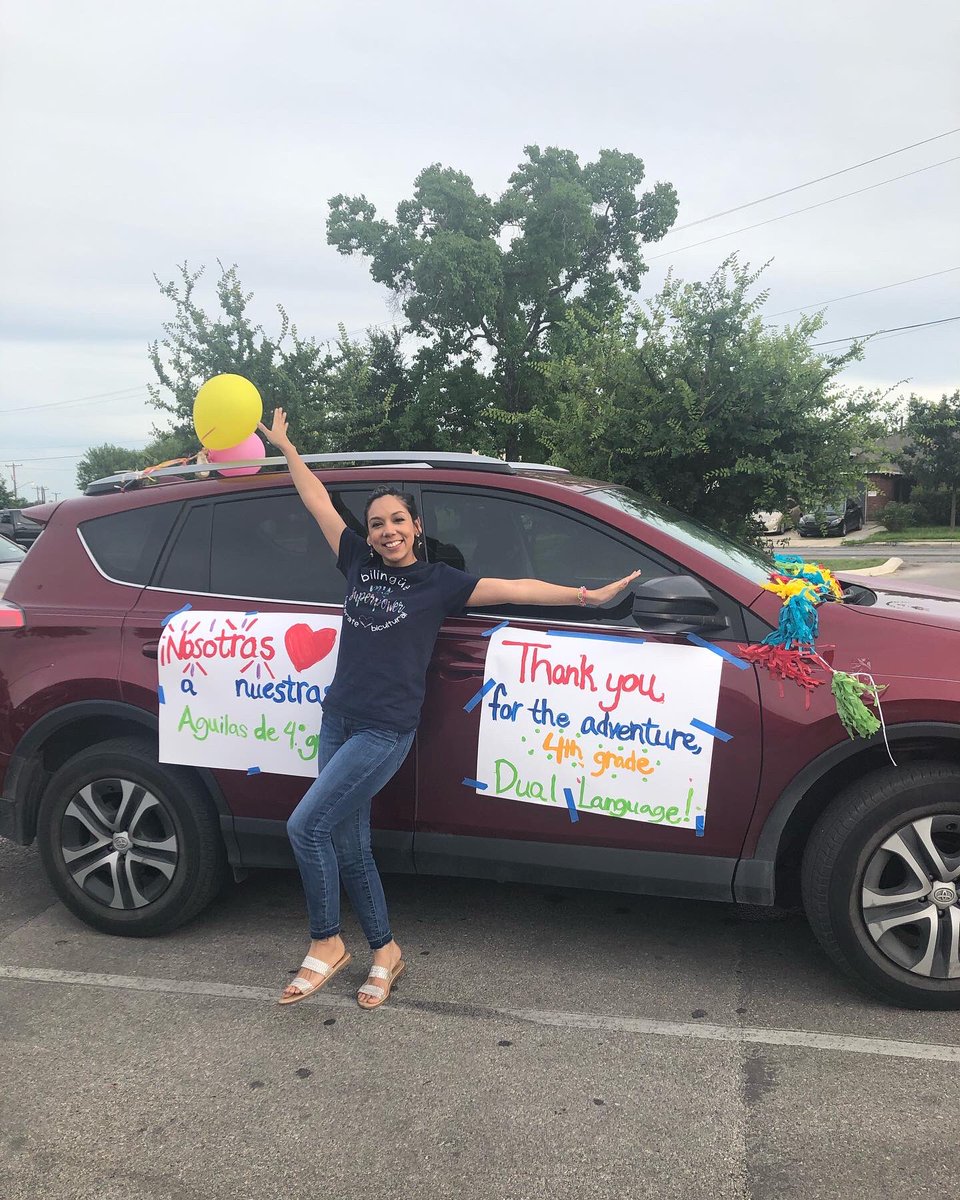 Eveeelynhdz's tweet photo. ¡Muy feliz de ver a mis alumnos de nuevo! My students now doing to 5th grade, THANK YOU to all educators! #carparade #DualLanguege @esparzabilingue @NISD @GGarcia198 @KypurosLisa #teacherlife #4thGradeDual https://t.co/0TXFWvI416