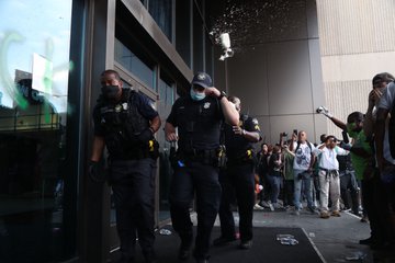 View image on Twitter