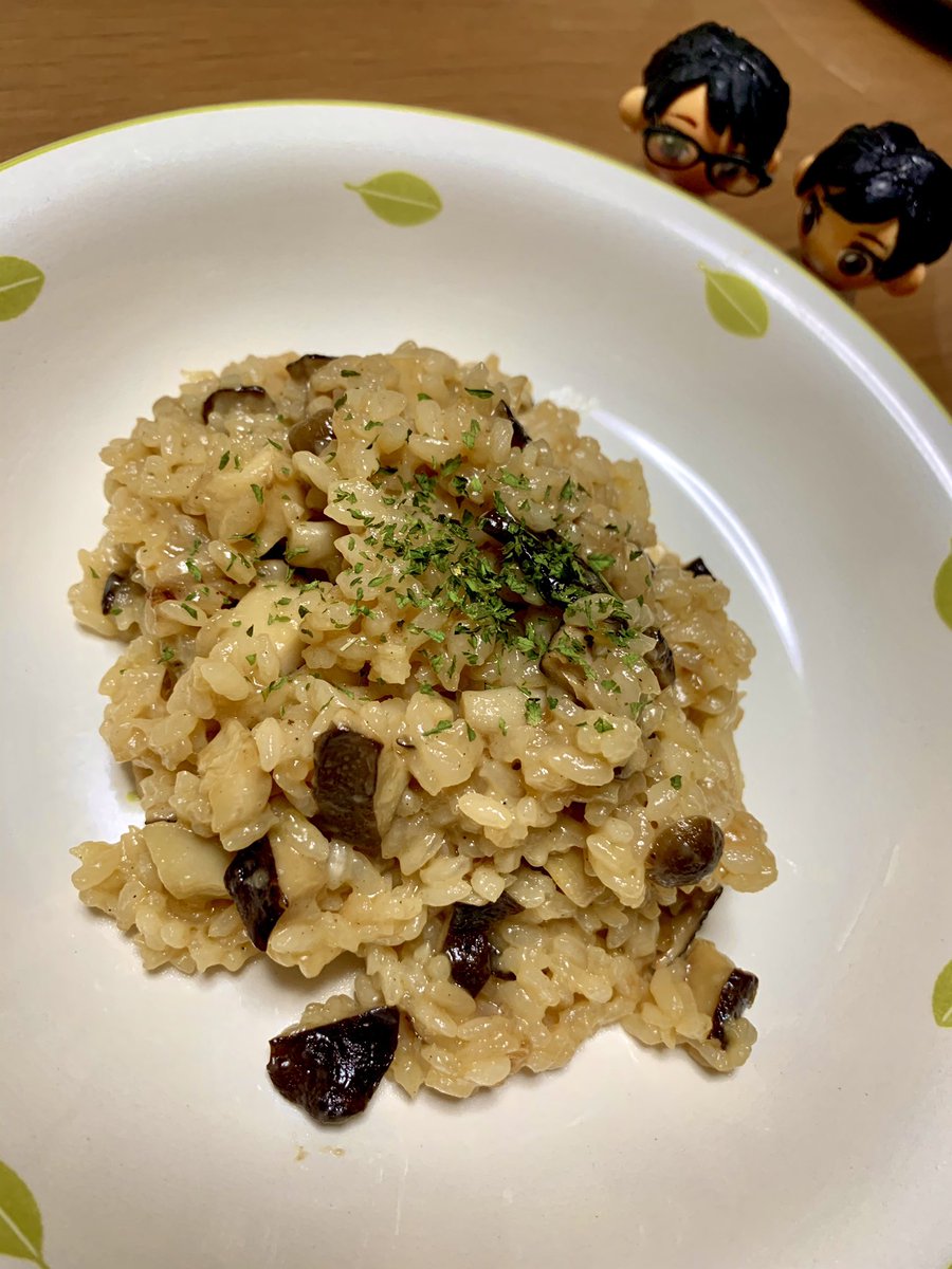 東雲 凪 On Twitter 輝シェフ のキノコリゾット作ったー わたしでもうまくできた 米の炊き具合がめっちゃムズイ 時間が書いてなかったから 料理しない人なわたし どっかのレシピに 本場のリゾットは米に微かに芯が残る程度がベストな炊き上がりとされています と