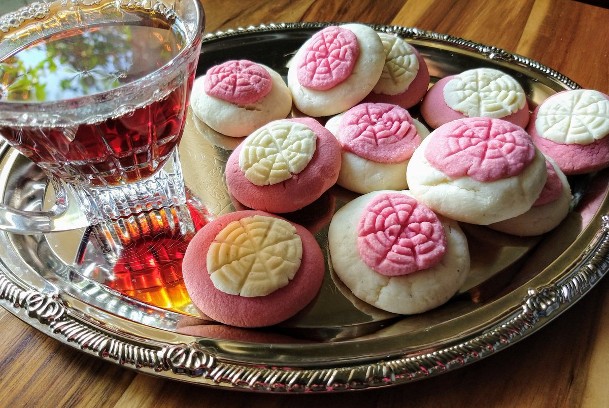 AnnamYumm's tweet photo. Persian Rice Cookies / Nan-e Berenji
#glutenfree #homemade #cookies #foodie #LockdownCooking #homebaker #baking https://t.co/NzltNL909b