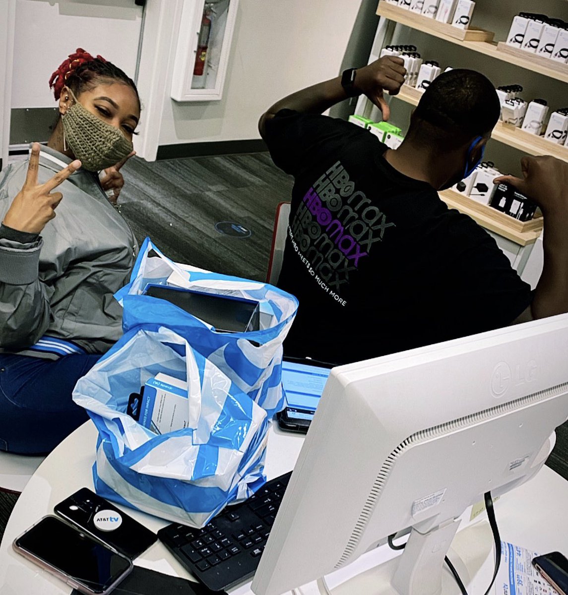 DeAngeloMc90's tweet photo. @Jassy01att and I tagged team for a big one... 2ppv’s, 1 tablet, P4, #AttTv, and #HBOMax  .... #DawgGotToEat #TheAttChinatownDc #SummitU #DreamTeam @jd4180 @dreamteam_Ahmed @captnjacke @AbelFer83523669 @404girl https://t.co/9Mz3KaSAFC