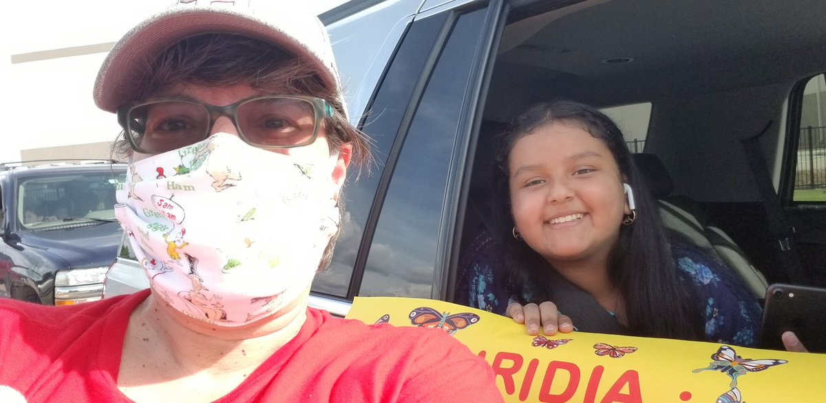 LeopardLibrary's tweet image. What an amazing day from celebrating retirements to celebrating our 5th graders. &quot;Six feet apart but always in my ♥️!  #oncealionalwaysalion
#makinglearningmagical