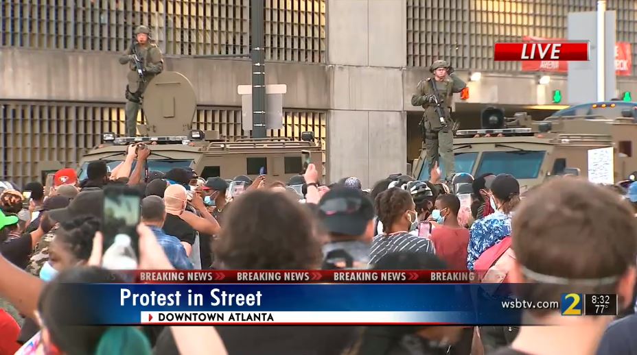 Wsb Tv Just In Police Now Shooting Bean Bags Into The Crowd To Disperse Protesters T Co C8cpbzlatj