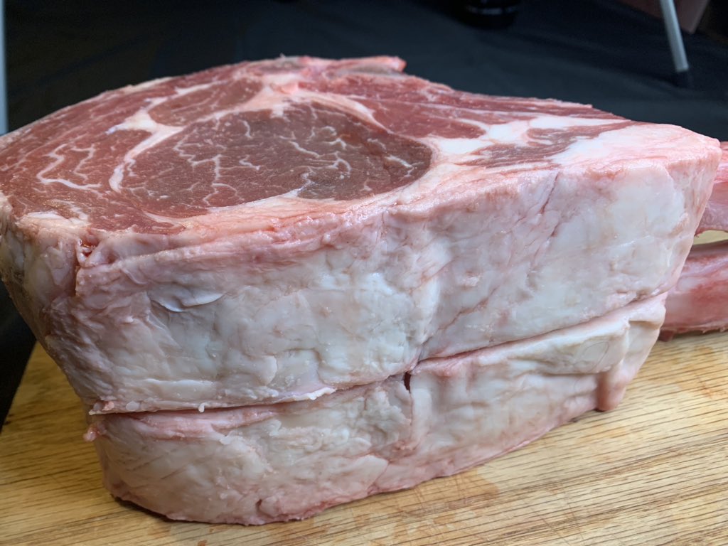 MPFoodFreak's tweet photo. Ahí les va el mejor corte a mi gusto de los cortes americanos. El corte macho alfa, picapidra, cavernícola ! TOMAHAWK #tomahawk #grilling #grillparty #mpfoodfreakcheck #steak https://t.co/YyisUpkRdw