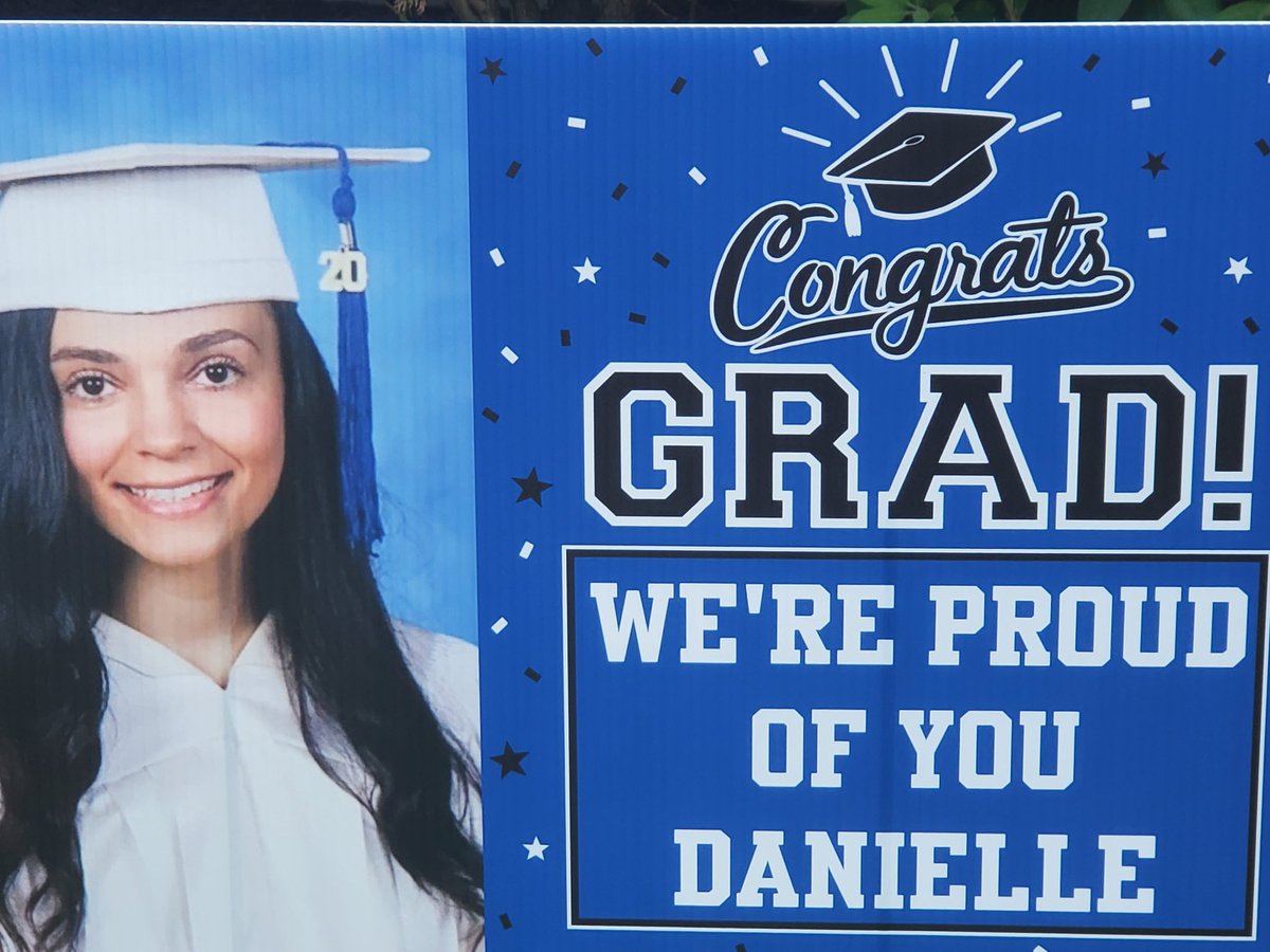 Sandrasantoro82's tweet photo. Congratulations Danielle on your graduation from Maria Regina!! We are so proud of you! On to Pace University!! God bless you always❤🙏 https://t.co/Jg03D9dNbH