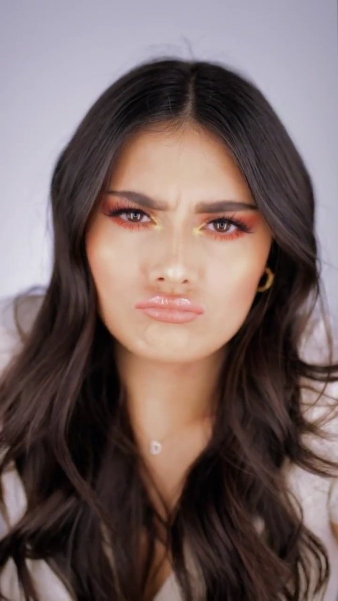 aly_cache's tweet image. Vean la carita tan linda que haceee ❣