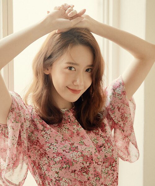 SNSDlavlav's tweet photo. ほんまに可愛さとかっこよさを
持っているイム ユナ様💛💙
30歳とかありえますか？？
どんどん綺麗なっていくし、30歳には
全然見えない。
お誕生日おめでとうございます🎂❤
 はやく会いたいです🧡 
ユナとテヨン一生推し続けます😍
#Happybirthdayユナ https://t.co/KaasdTecxZ