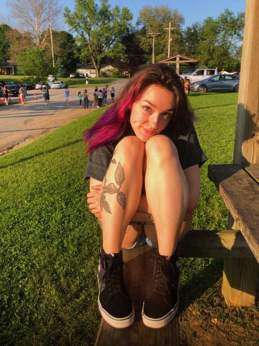 2 pic. my venmo is alltimelody, if anyone wants to send me money for being cute. https://t.co/G0IaV3