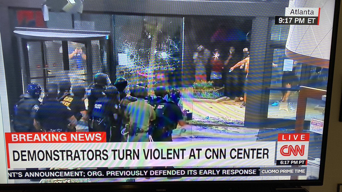 Rusty Surette On Twitter Breaking News Demonstrations Have Turned Violent At Cnn Headquarters In Atlanta Live Coverage Now On Cnn