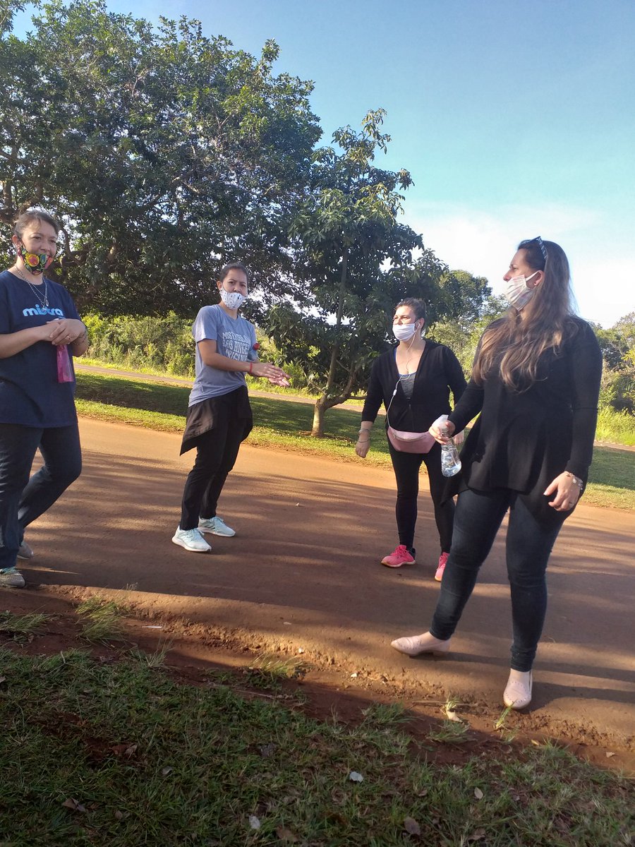 galarza_renzo's tweet photo. #CampoRamonSeMueve
2do día de caminatas en la plaza de Villa Bonita. El @CEF291 en colaboración  constante con el Municipio. @diegocarraro2 @elyaca5 @DirEducFIsica @DirEducFIsica @MinDepMisiones @noelialeyria https://t.co/0zqlwQO8qo