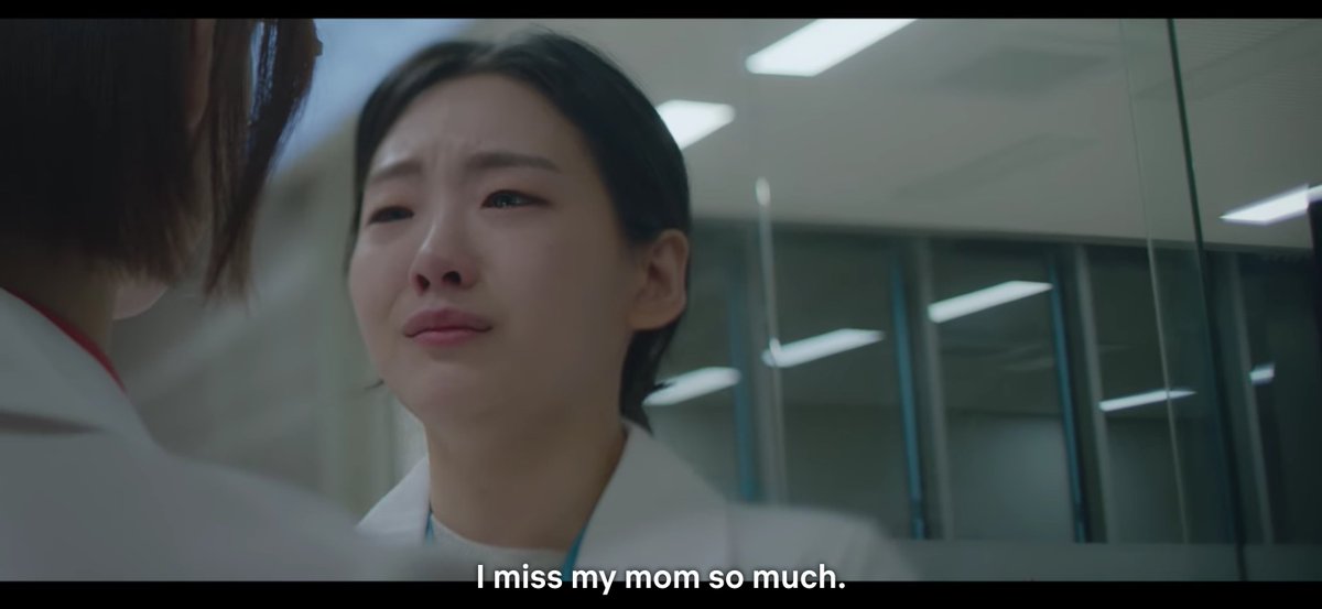 I am crying again.It must be hard for her to attend to the patient with the same name and case with her mom. The way Songhwa comforted her means so much, now that it's confirmed that she was the doctor who attended to their mom. What a heartwarming scene!   #HospitalPlaylist