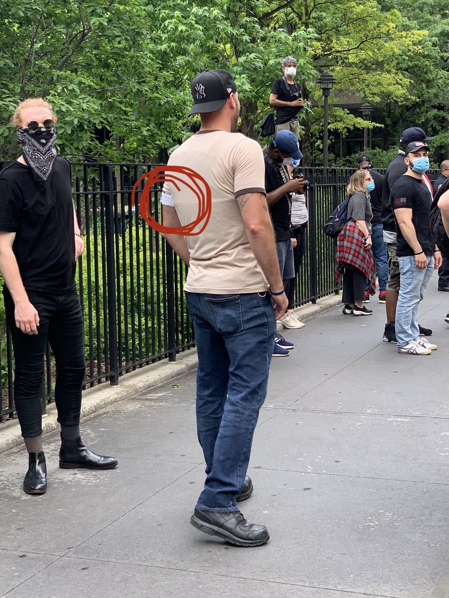 NYC friends, I noticed all the undercover cops are wearing white arm bands, probably to recognize each other. Be careful.