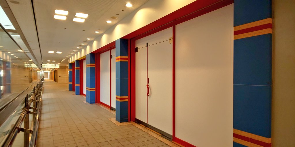 ﾀﾞｲｺﾞ トミカ プラレールショップ横浜店 こんな感じになってました 閉店を知らずに5fまで来ていた親子が何組か居たので 1fに貼り紙があっても良かったのかなと あるかどうか確認してない T Co Qm6wutrs5j Twitter