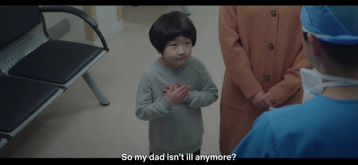 Man, Lee Ikjun is everything!  He's not just a genius but the way he empathize with his patients and the way he goes beyond his work... like learning sign language for this child is praise-worthy! The silence of this scene is so heartwarming, I cried!  #HospitalPlaylist