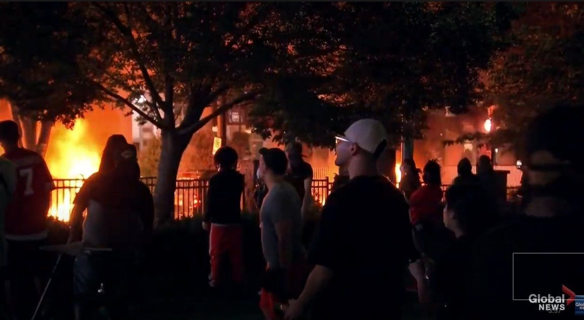 LIVE:UPDATE in ATLANTA:  #GeorgeFloyd  #icantbreathe  #atlantaprotest Fires are now being setLIVESTREAM LINK: 