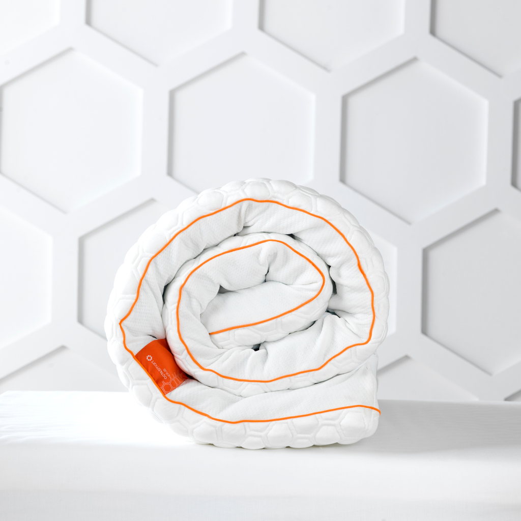 Octasmart1's tweet photo. Did you know that you can improve comfort of your bed with a mattress topper? Octasmart topper is a quick, easy and a much more affordable way to even out lumps and bumps on your old mattress. 

#octasmart #mattresstopper #refreshyourbed https://t.co/9D6SrSSAmp