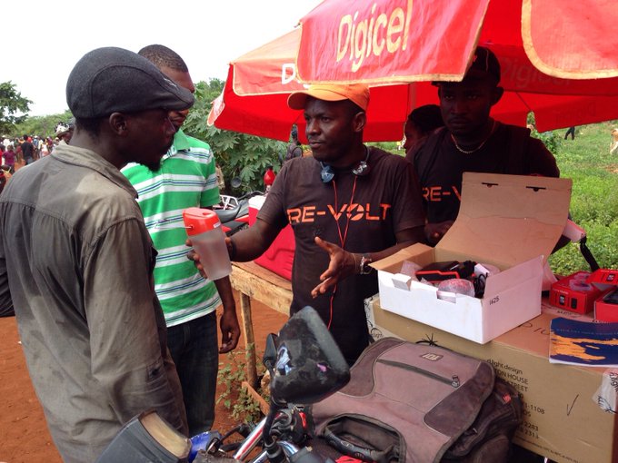 GSMAMobileMoney's tweet photo. #PAYG #solar providers rely on #MobileMoney to supply #energy to their customers and our #IPNHub has reduced the amount of time taken to supply energy from two or more hours to under three minutes.
Read more: https://t.co/bNbSIgX7Xe https://t.co/Gs5CNJtki4