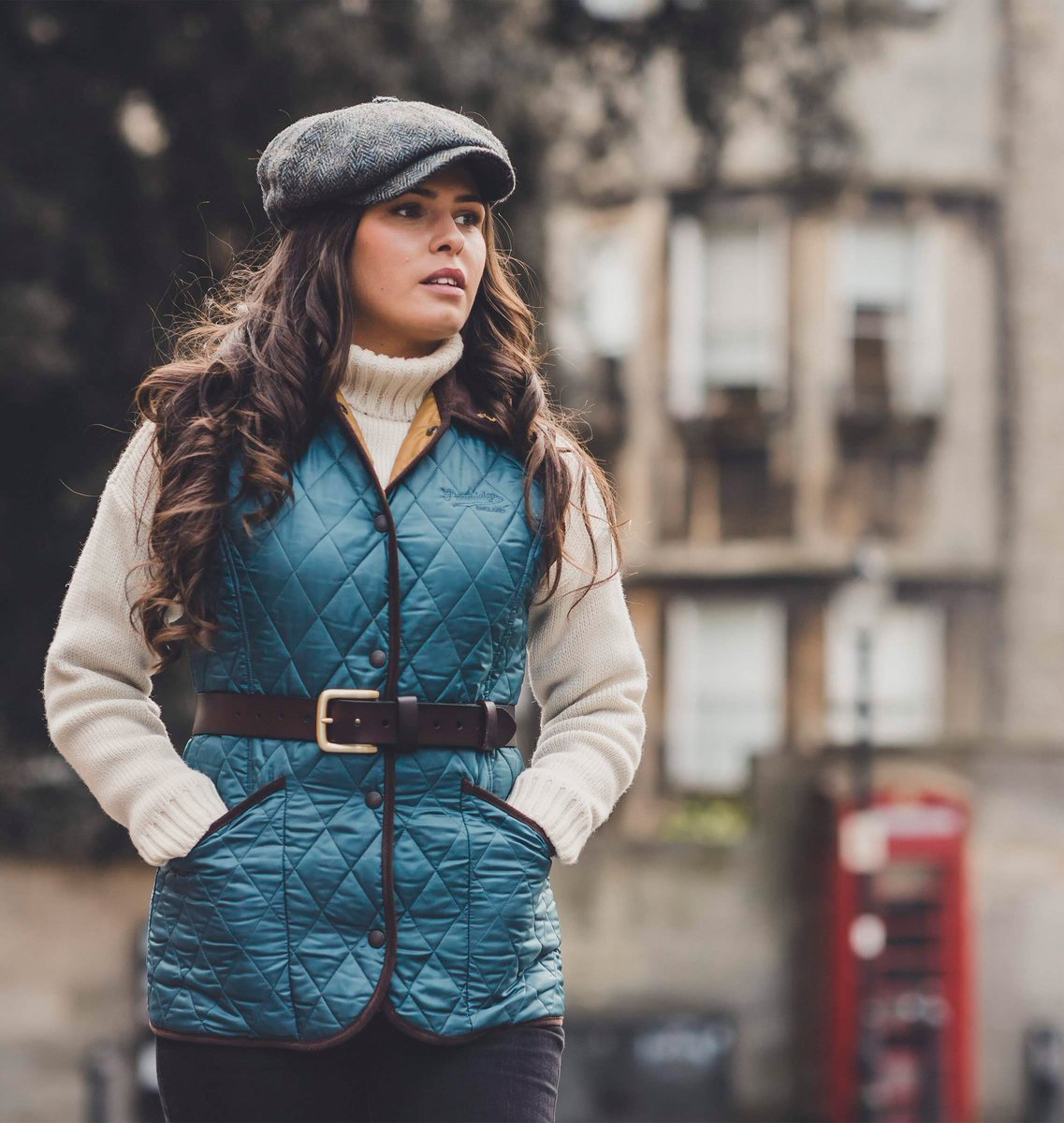 Early morning walks call for a light Gilet and Tweed Hat. #countrylife 
.
.
.
#johnpartridgeco #gilet #countryattire #tweed #tweedhat #countrywalks #quiltedjacket #womensstyle #madeinengland #bestofbritish #supportlocal