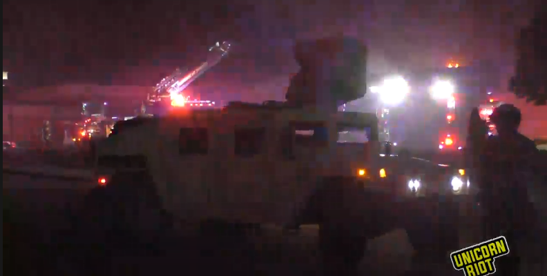 NEW: (LIVE)National Guard now in the streets of  #minneapolis along with military vehicles yelling just the word "CURFEW" at people as they advance forward  #MinneapolisRiot  #Minneapolisprotests  #GeorgeFloyd  #GeorgeFloydprotest LIVE STREAM LINK: 