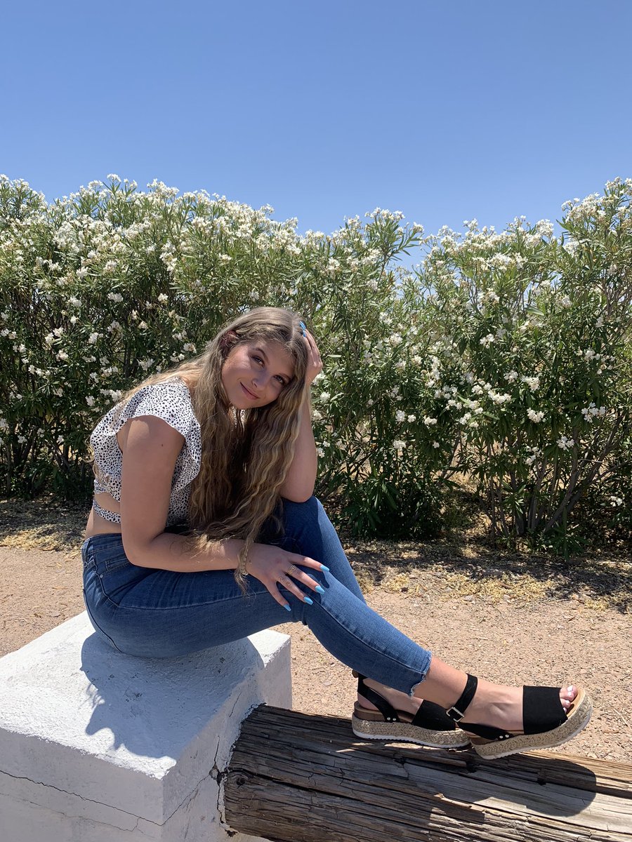 hayleyygills's tweet photo. back again making my appearance on this app 🤩 https://t.co/6Q9uKOxkSG