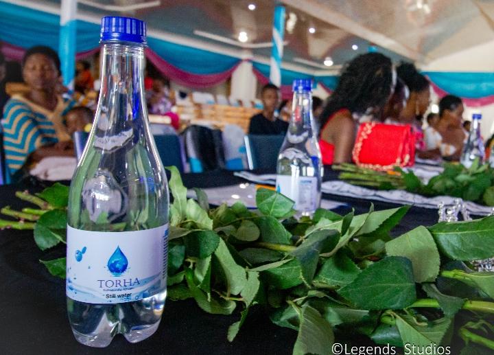 MabasaRodney's tweet photo. "Water is Life"

Torha Still Water. 🥛🥤
Now available at Roots Butchery.
R10.00 a Litre.

For more information....
Torha Holdings And Beverages.
0645561326 | 0130040488

Powered by: Torha holdings and Beverages.
https://t.co/JMQ42Lf4ny
You can DM @magagulejubi @djmatt_mc https://t.co/STN5SUiJMx