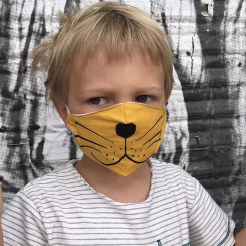 Fundacio_Lluita's tweet photo. Molt xules aquestes mascaretes artesanes dels amics de #Baobag, per a adults i per a nens, molts dissenys diferents! El 25% de les vendes es destinaran a #JoEmCorono: https://t.co/1gwJhSUw1G https://t.co/s7OD9QbeWn