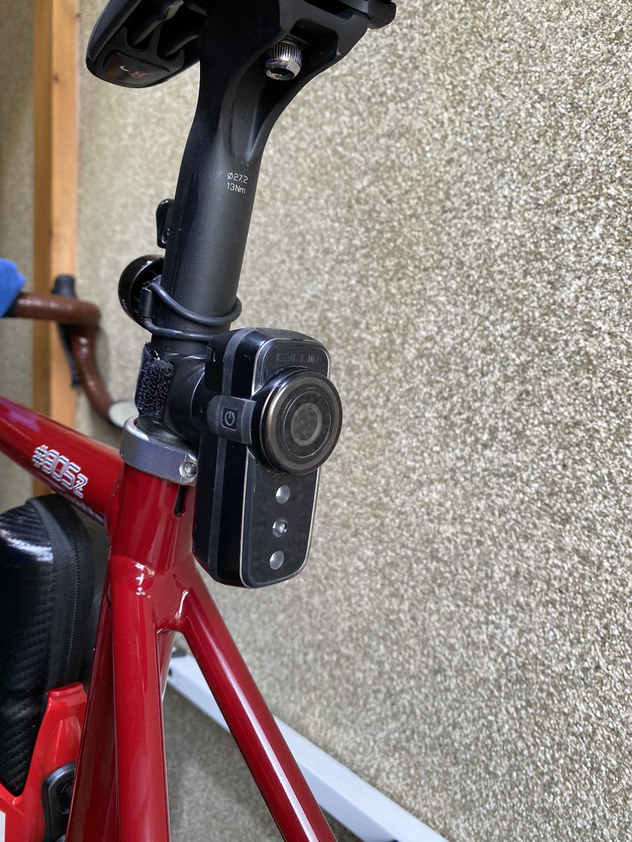 Sirokuma_O_RB's tweet photo. 基本ボッチでライドしているので、改めてロードバイクにもドラレコが必要だと思います。
昔作った「ドラレコ搭載」ラミネートを背中に着けて後方に意識付け🚴‍♂️
ドラレコを装着し映像を残す。
自身を守る為にも必要ですね😥

#ロードバイク
#ドラレコ
#ドライブレコーダー
#Fly6CE
#Cycliq
#サイクリック https://t.co/MJxAk6qSwp