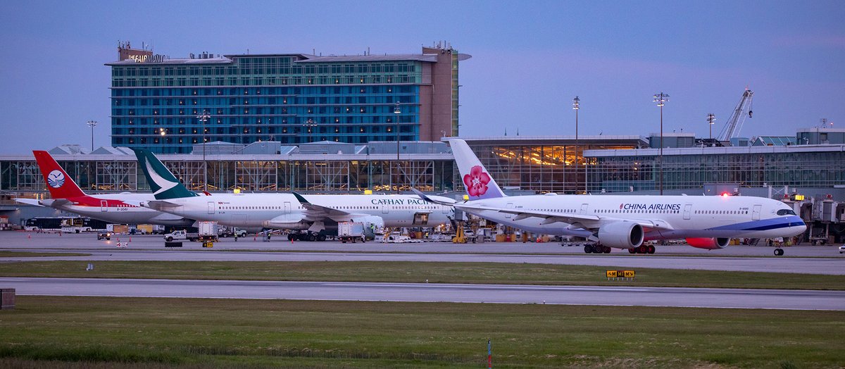 3 of a kind 😎 Airbus A350’s @yvrairport this evening. @cathaypacific, @sichuanairlines, & @ChinaairlinesEN. #yvrspotters #Vancouver #A359