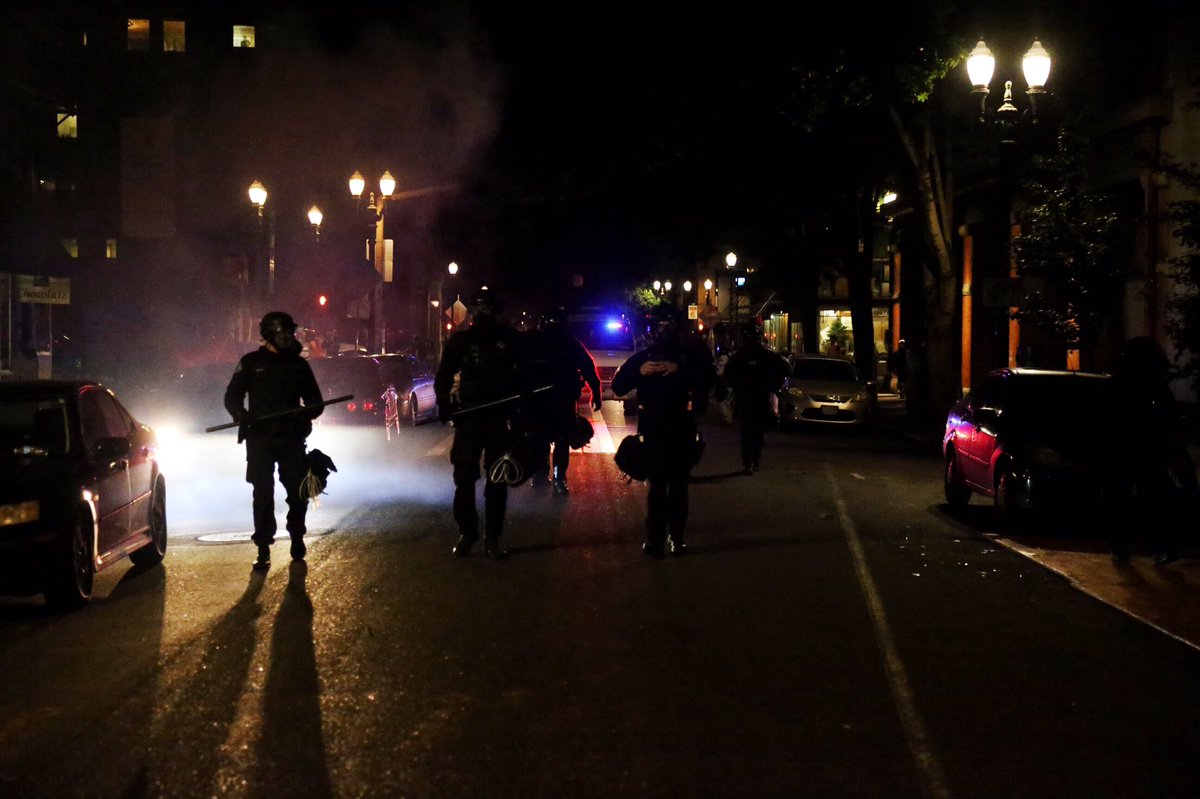 Crowd has pushed back to burnside. Still a few hundred people I’d estimate. A few are breaking windows and setting up baricades in the street. Someone broke a window and set a fire inside a minimart; others worked to put it out