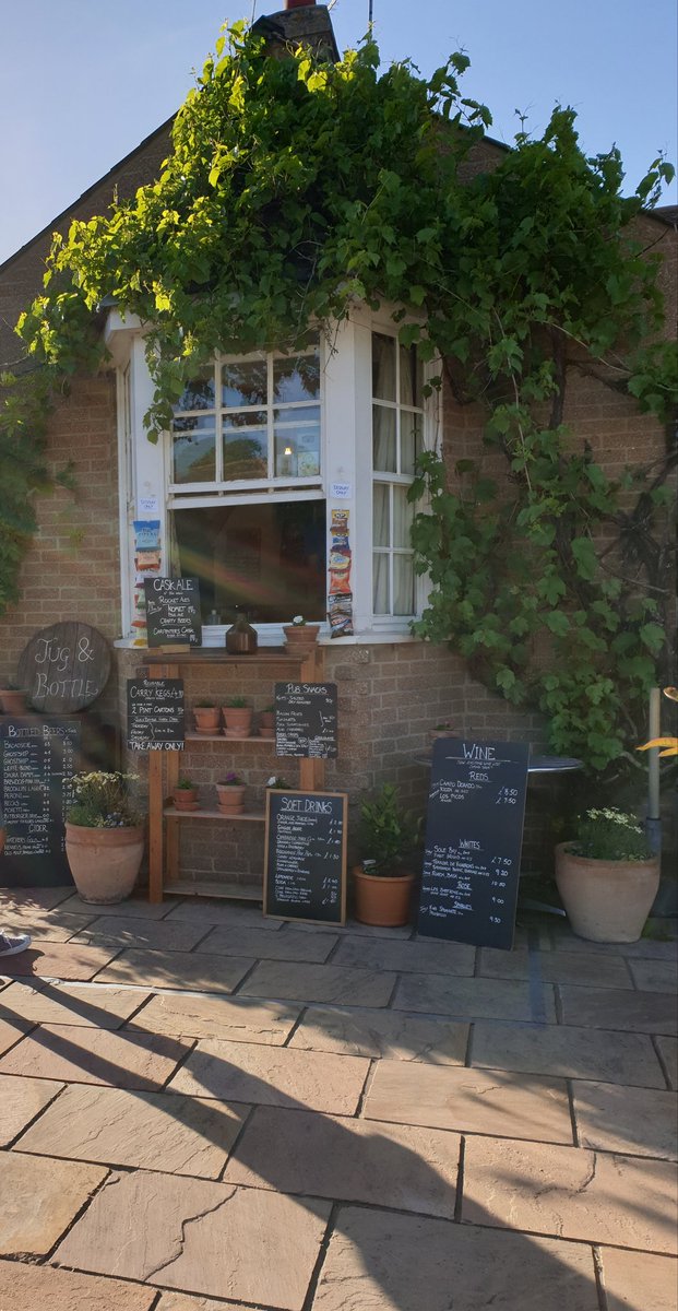 oldpoopa's tweet photo. Lovely to have the Queen's Head Newton up and running again! Take your own glasses and sit in the park dark opposite, perfect weather for it:)
@Brownsouppub https://t.co/EWadSArEFJ
