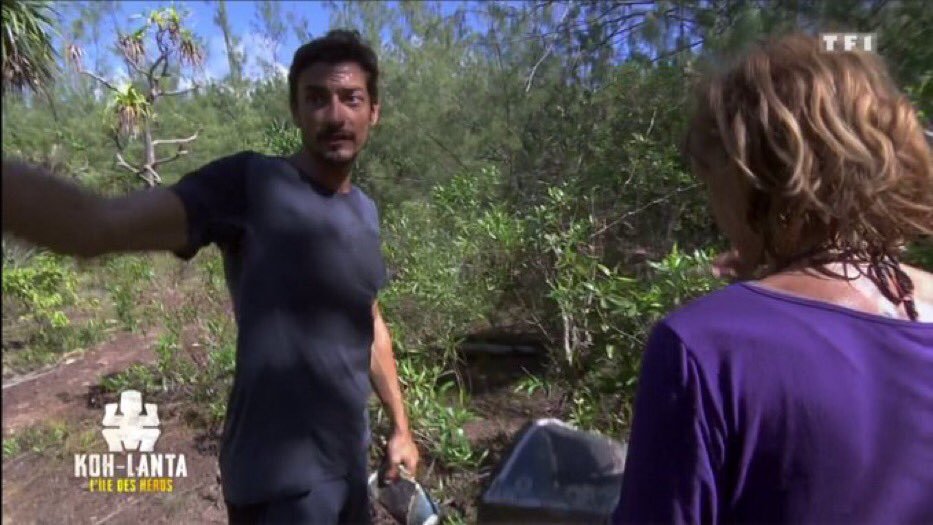 Ben_8023's tweet photo. Continue tout droit et derrière le 5e cocotier, tu retrouveras la flèche que Sam t'as cassé 😂
#KohLanta https://t.co/3fMTqYuZ3l