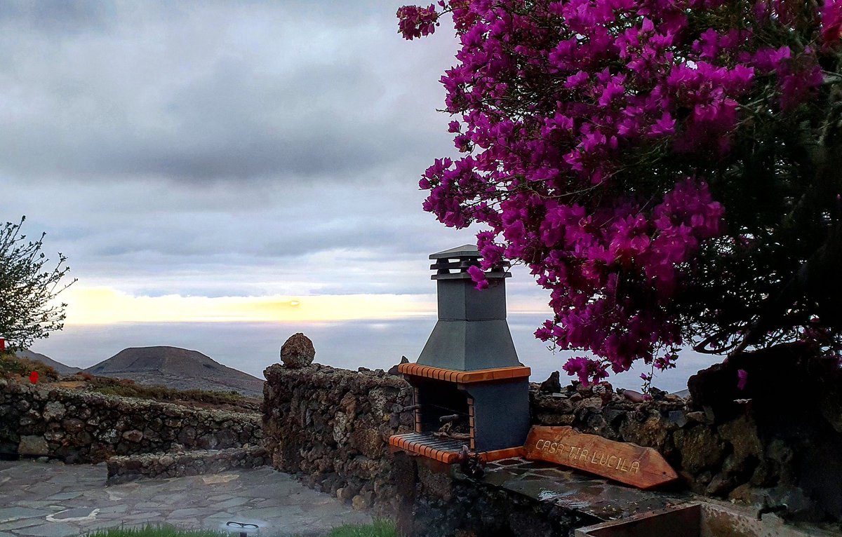 ElHierroHoliday's tweet photo. Echedo #ElHierro  #casaruraltialucila #CasaLaCasamera #fincalasabina #ViviendaVacacionalMonteprimero #ViviendaVacacionalMonteverde https://t.co/USZubXjHEb https://t.co/kW72uFKVWl https://t.co/3fwWp90l5m