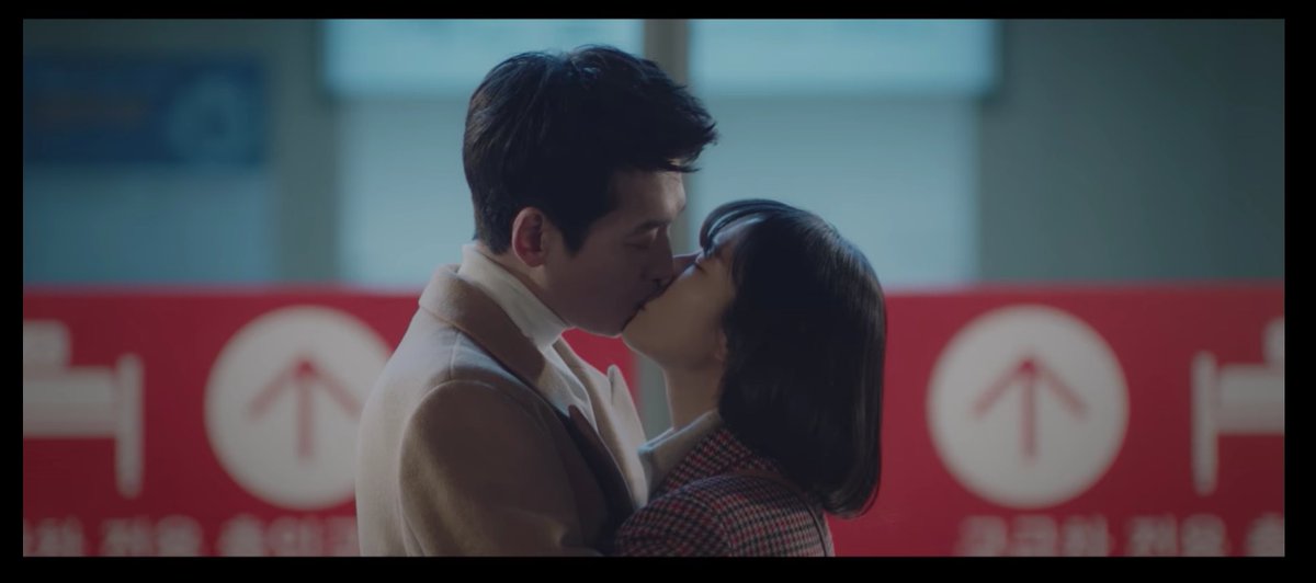 They& #39;re so happy together... and how I love the background... the ER where they got & #39;reunited& #39;, and the red color. It yells love! I like that they are transitioning to LDR full of love and understanding. No unnecessary fights.   #BidulgiCouple   #HospitalPlaylist