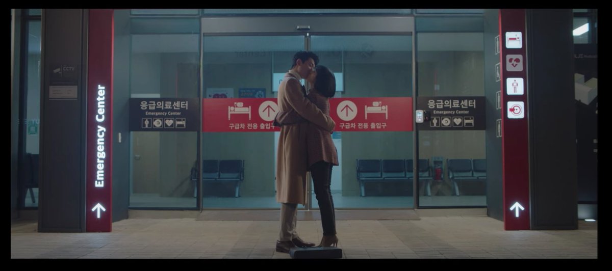 They& #39;re so happy together... and how I love the background... the ER where they got & #39;reunited& #39;, and the red color. It yells love! I like that they are transitioning to LDR full of love and understanding. No unnecessary fights.   #BidulgiCouple   #HospitalPlaylist