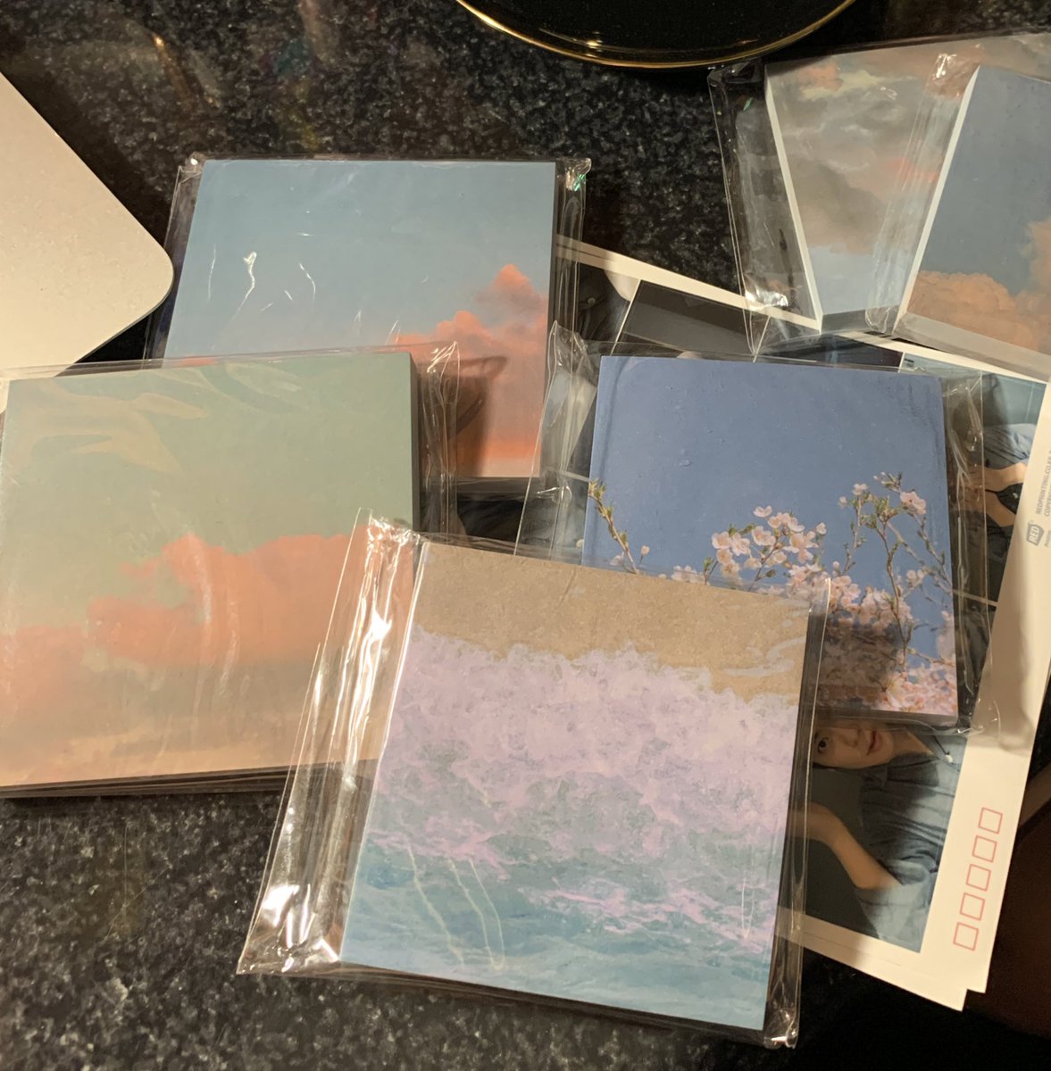 altarcrush's tweet photo. Oh my word... shout out to @ncitytwt ๐ญ thank you so much for handling these orders, Nico!! I am so excited to use these beautiful memos and have already put on one of @kim_youngyoungโs phone cases!! Thank you for all the adorable freebies, too โจ๐ #ncityfb https://t.co/F7UfGndQrz
