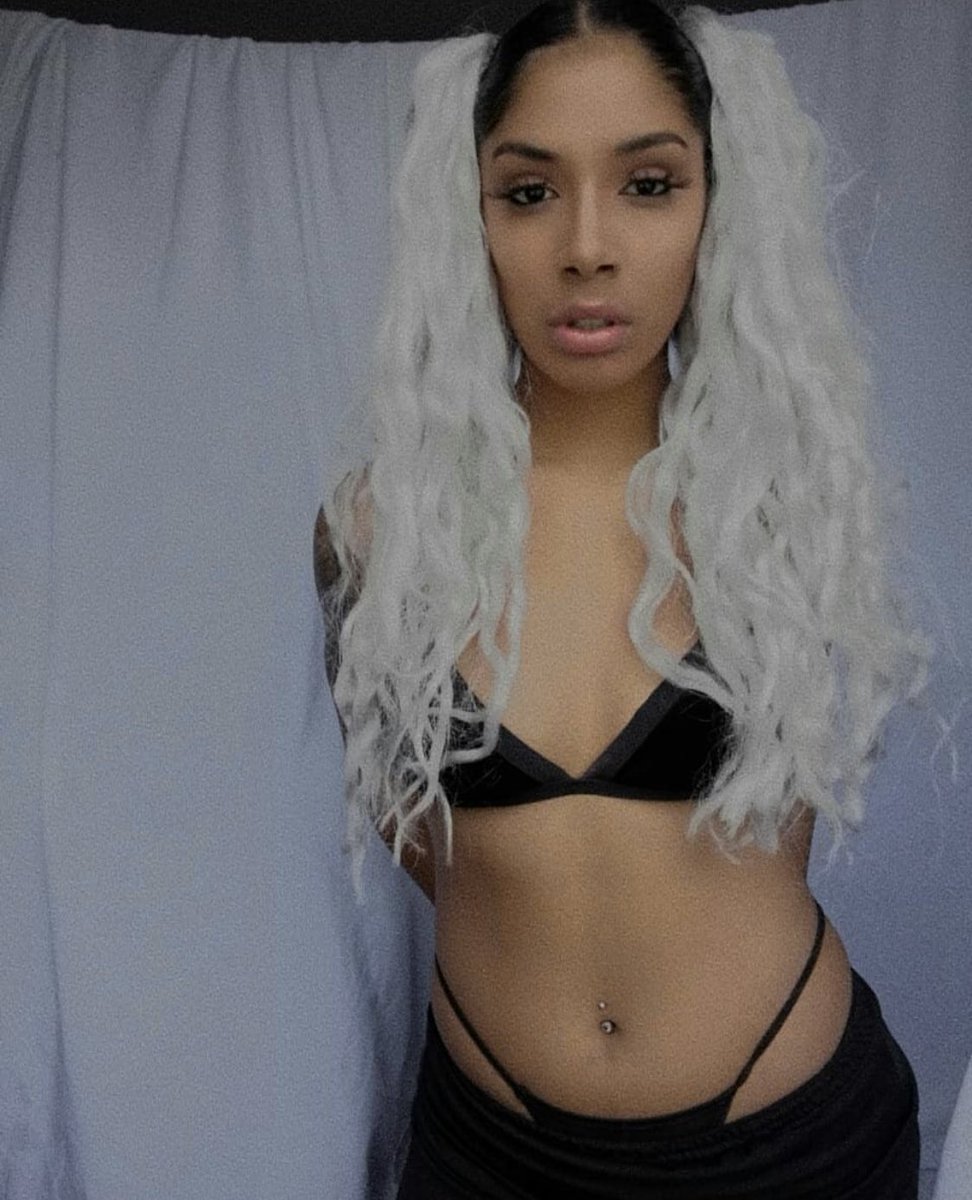 EmpierTurnt's tweet image. A couple artist were jamming right now! Listen to the #Turnt Playlist on @AppleMusic 

Here: music.apple.com/us/playlist/tu…