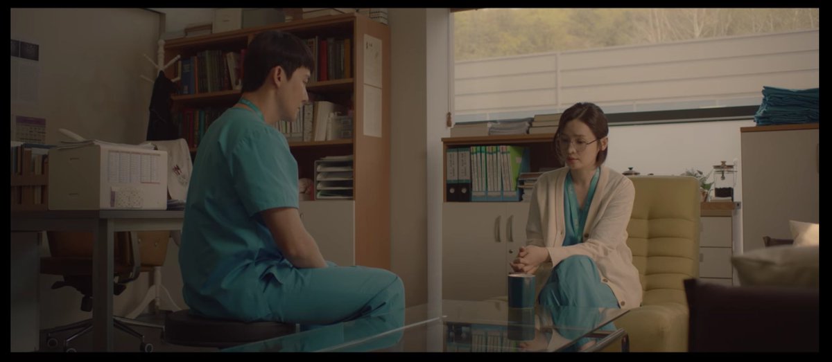 I appreciate their mentor-mentee relationship...Songhwa clearly respects him and she's been saying she has faith in him.Too bad, his feelings for her is kinda making things awkward bet them. I hope he won't cross the line bec what they have is already beautiful.  #HospitalPlaylist