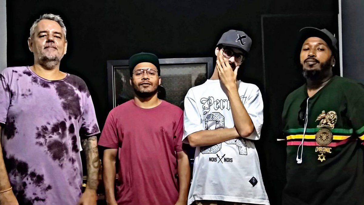 preto_steel's tweet photo. Passando pra avisar que logo menos esse trampo tá na rua !!! Uma singela homenagem a nossa terra, nossa querida Porto Alegre ...
Meus amigos são meus ídolos !
#rap #hiphop #amizade #poa #peganoix #tonhocrocco #geanbrasil #sirilo #pretosteelporlacalle https://t.co/Lvu1n73AMX