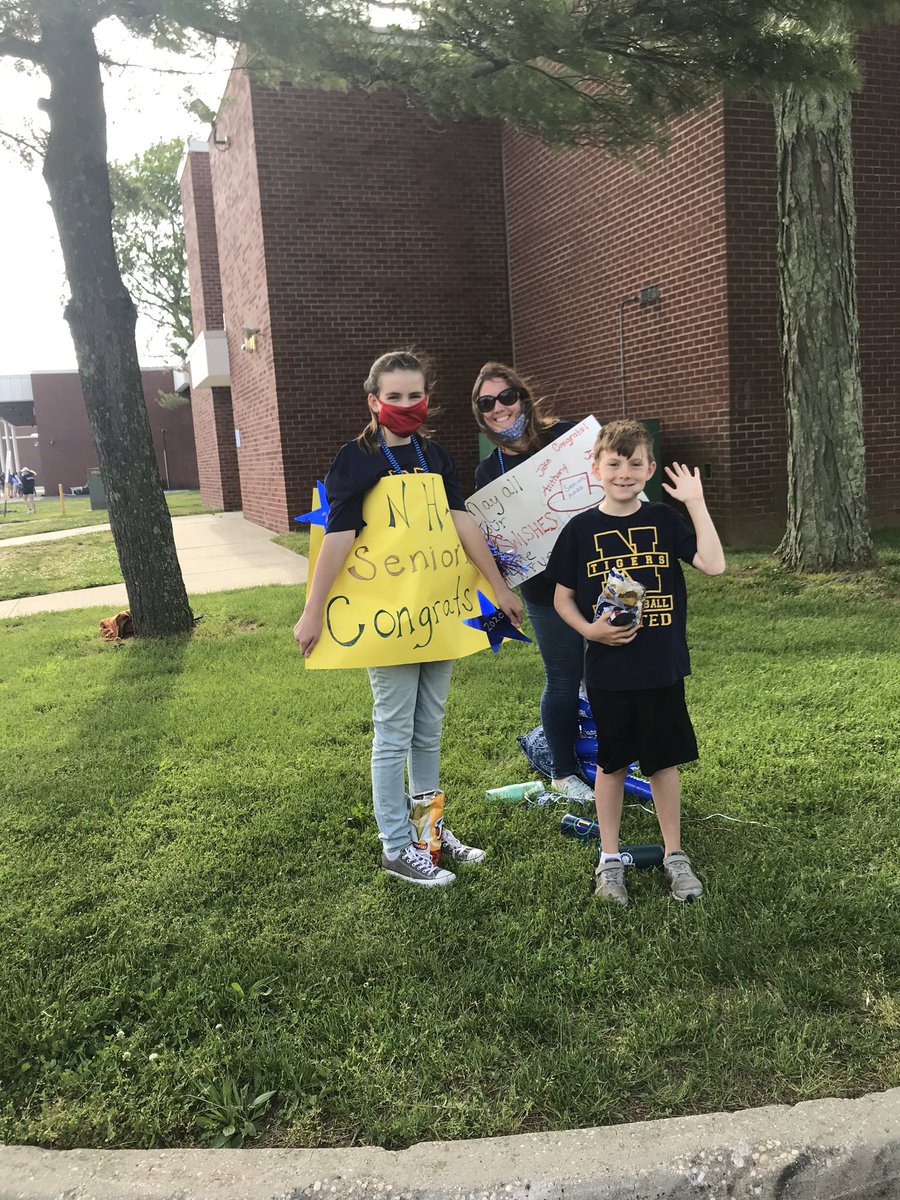 Northport_HS's tweet photo. Scenes from a great day celebrating our #nhsclassof2020 https://t.co/vrn9s6pHtP