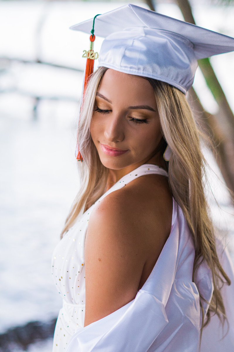 tnmaddi's tweet image. Congratulations class of 2020🧡💚 even though we’ll never get the walk some of us always dreamed of, we still made it. So pop your bottles and celebrate yourselfs since we can’t all celebrate together🎓 #capsoff #CO2020